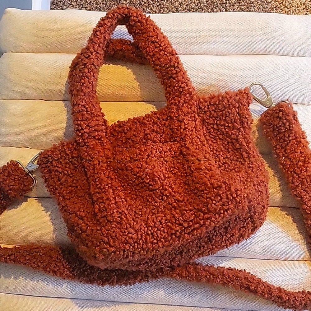 Lou & Grey Cozy Up Teddy 6-Hour Bag (brown)